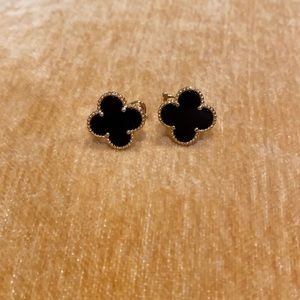 Onyx clover earrings